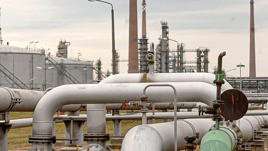 Moscú insiste en que el petróleo ruso sigue siendo clave para aliviar la crisis energética europea