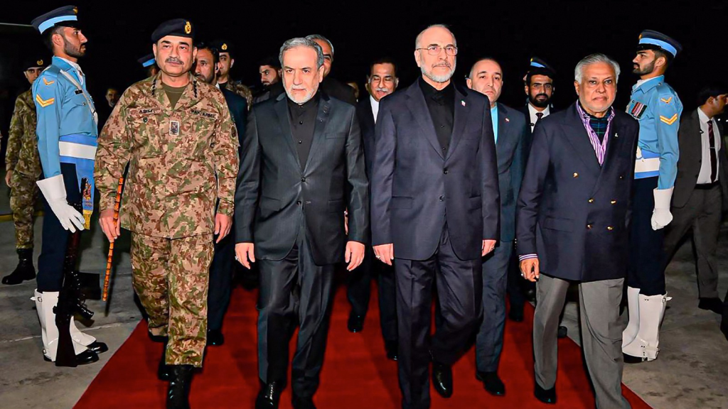 Experiencia previa con Washington marca un giro hacia una estrategia más firme