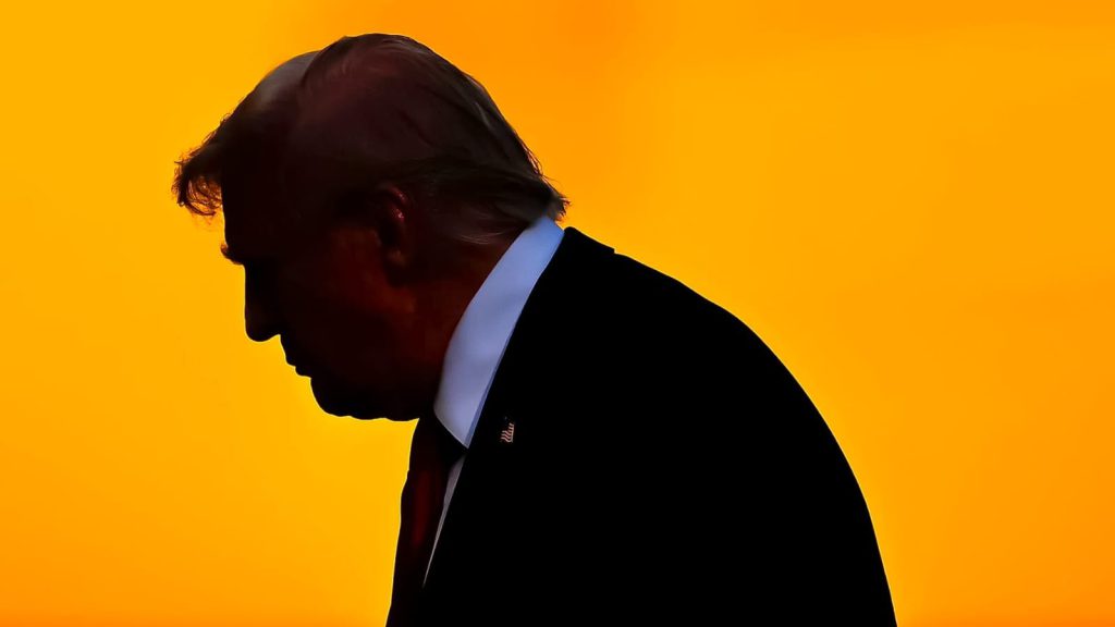 Tom Fletcher insta a invertir los recursos militares para salvar vidas