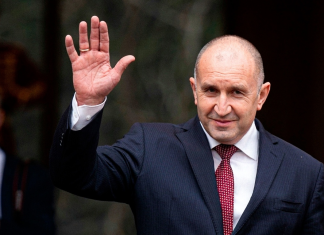 Radev gana elecciones parlamentarias en Bulgaria Radev busca formar gobierno y estabilizar el país tras ocho elecciones en cinco años