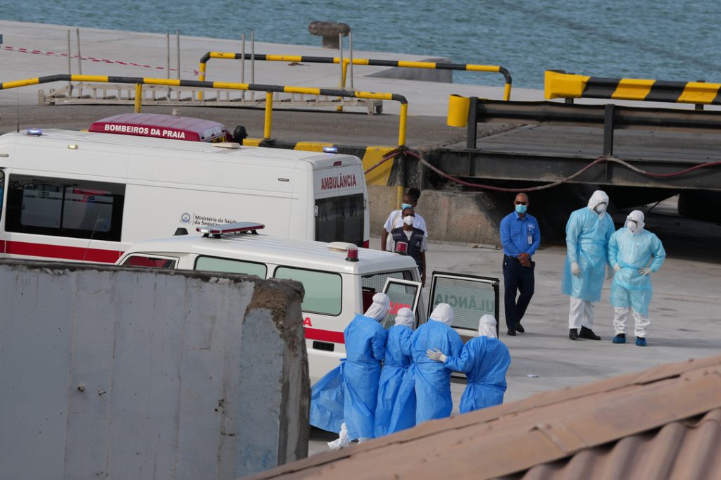 Francia confirma contagio de hantavirus tras evacuación de crucero