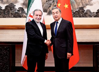 China respalda derecho nuclear de Irán El canciller chino Wang Yi insta al cese el fuego en Irán durante su reunión con el diplomático Abbas Araghchi