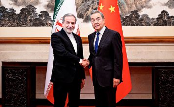 China respalda derecho nuclear de Irán El canciller chino Wang Yi insta al cese el fuego en Irán durante su reunión con el diplomático Abbas Araghchi
