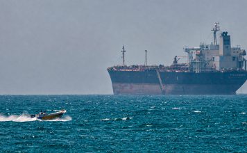 Estados Unidos mantiene bloqueo naval contra Irán en el estrecho de Ormuz pese a anuncio de Trump Marineros iraníes denuncian que la flota estadounidense viola el alto el fuego y la libertad internacional de navegación