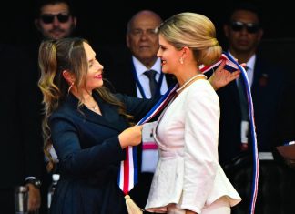 Laura Fernández inicia mandato presidencial en Costa Rica hasta 2030 La politóloga de 39 años tomó posesión este viernes y adelantó medidas enfocadas en seguridad y continuidad gubernamental