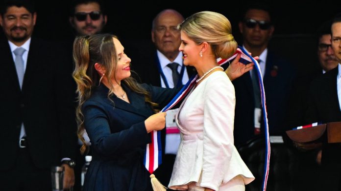 Laura Fernández inicia mandato presidencial en Costa Rica hasta 2030 La politóloga de 39 años tomó posesión este viernes y adelantó medidas enfocadas en seguridad y continuidad gubernamental