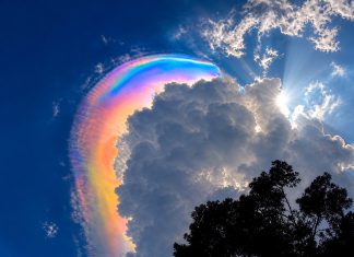 Nube iridiscente sorprende en Indonesia y se vuelve viral Expertos explican la ciencia detrás de este raro espectáculo atmosférico
