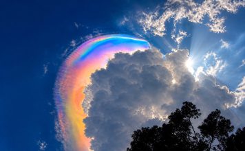 Nube iridiscente sorprende en Indonesia y se vuelve viral Expertos explican la ciencia detrás de este raro espectáculo atmosférico