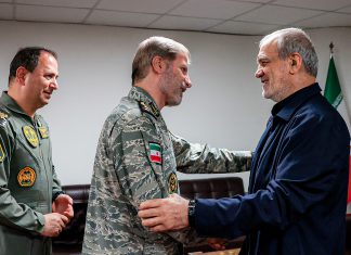 Pezeshkian: Frustramos los oscuros objetivos de los enemigos Pezeshkian aseguró que Irán continuará fortaleciendo la capacidad defensiva del país