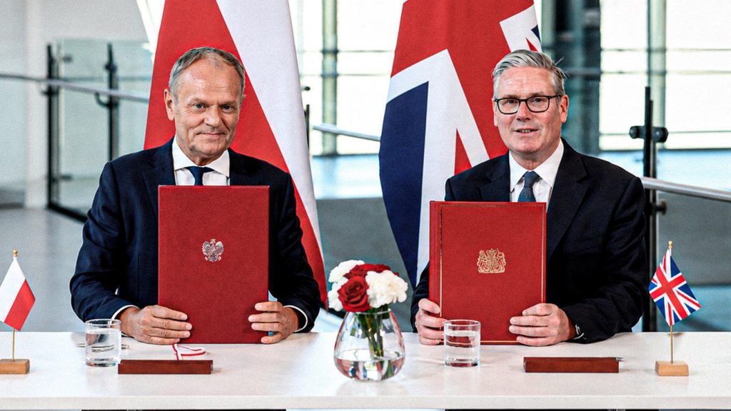 Los primeros ministros de Polonia y Reino Unido revisarán cada dos años la aplicación del pacto de seguridad