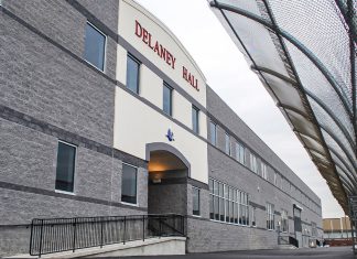 Protestas en cárcel de Nueva Jersey: detenidos denuncian comida podrida y falta de atención médica Detenidos en Delaney Hall afirman recibir alimentos vencidos con gusanos y nulo acceso a cuidados médicos.