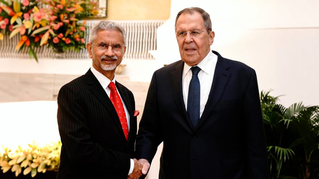 Cancilleres de India y Rusia impulsan cooperación bilateral durante el encuentro en Delhi.