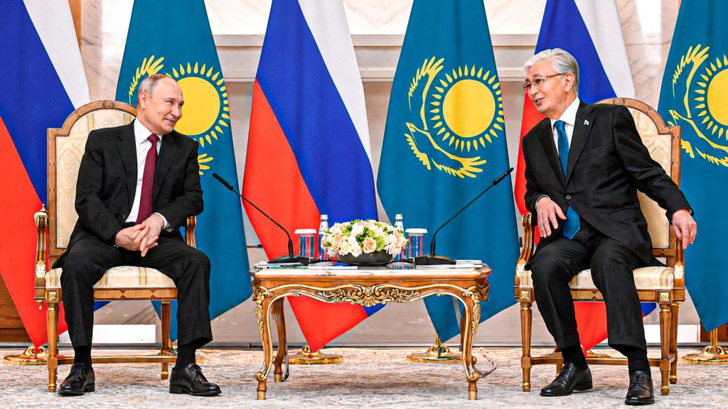 Presidente de Rusia visita Kazajistán para reforzar cooperación bilateral