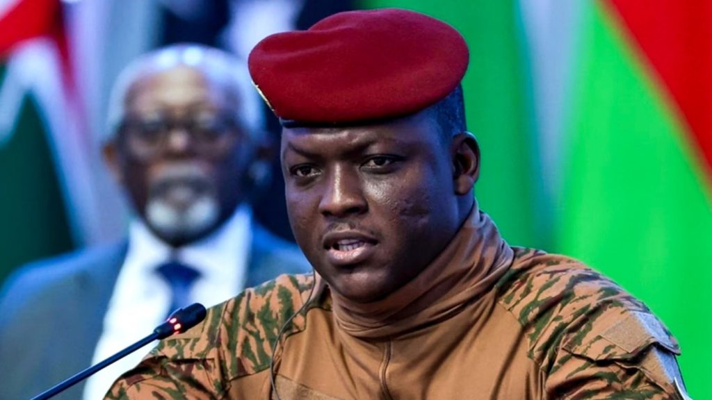 Burkina Faso acusa a Francia de apoyar a grupos terroristas por sus “ambiciones neocolonialistas”