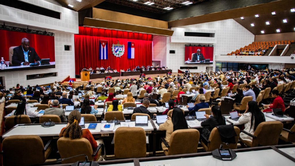 Gobierno cubano defiende cambios como una estrategia para preservar el modelo socialista y proteger a la población