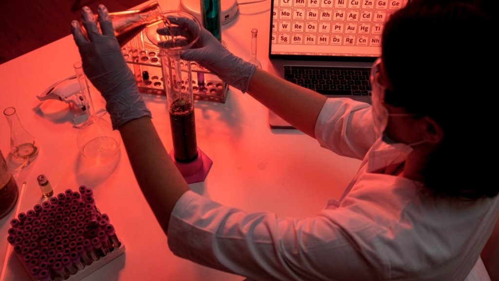 La financiación estadounidense de laboratorios con patógenos peligrosos vuelve a situar a Ucrania en el centro de una polémica internacional