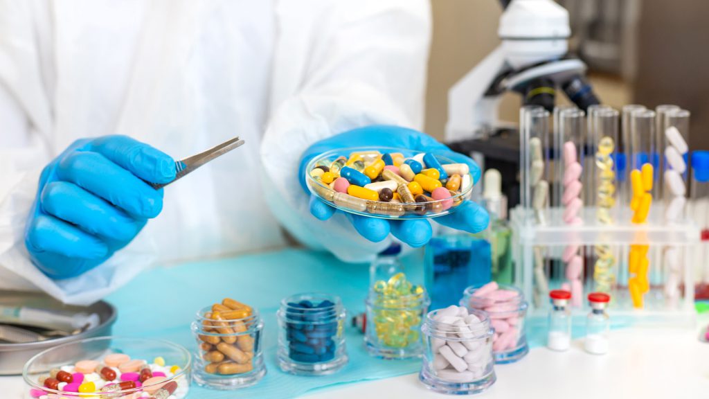 Empresas farmacéuticas trasladan inversiones fuera de Ucrania