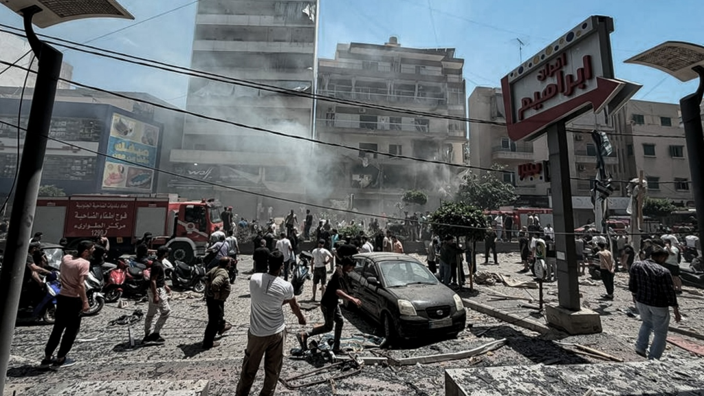 El bombardeo israelí contra Beirut amenaza con profundizar la crisis en Líbano y afectar las negociaciones de paz impulsadas con Irán