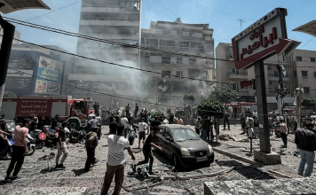Israel bombardea Beirut y pone en riesgo el acuerdo entre Irán y EEUU El bombardeo israelí contra Beirut amenaza con profundizar la crisis en Líbano y afectar las negociaciones de paz impulsadas con Irán