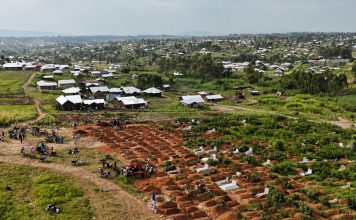 Kenia suspende centro de cuarentena para ébola financiado por EEUU Protestas ciudadanas y cuestionamientos de expertos aumentan la presión sobre la iniciativa respaldada por Washington
