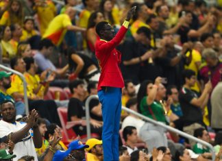 La verdad oculta tras la pose del hincha estatua del Congo Un gesto silencioso que une el fútbol con la historia y la dignidad de República Democrática del Congo