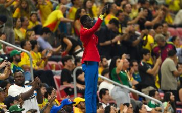 La verdad oculta tras la pose del hincha estatua del Congo Un gesto silencioso que une el fútbol con la historia y la dignidad de República Democrática del Congo