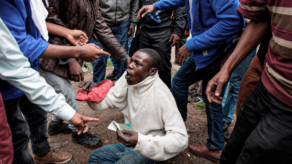 Inmigrantes en Sudáfrica han sido atacados y hostigados por grupos violentos