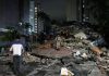 Venezuela en labores de rescate tras dos poderosos terremotos Aeropuerto de Maiquetía cierra por daños severos mientras continúan las labores de rescate