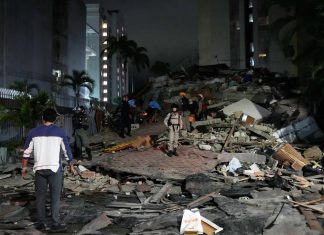 Venezuela en labores de rescate tras dos poderosos terremotos Aeropuerto de Maiquetía cierra por daños severos mientras continúan las labores de rescate