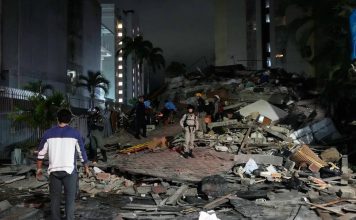 Venezuela en labores de rescate tras dos poderosos terremotos Aeropuerto de Maiquetía cierra por daños severos mientras continúan las labores de rescate