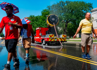 EEUU sufre apagones masivos por calor extremo y tormentas El clima obligó a cancelar desfiles por el 250.º aniversario de la independencia