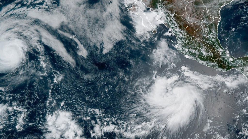Lluvias y riesgo de deslaves mantienen bajo vigilancia a Baja California Sur