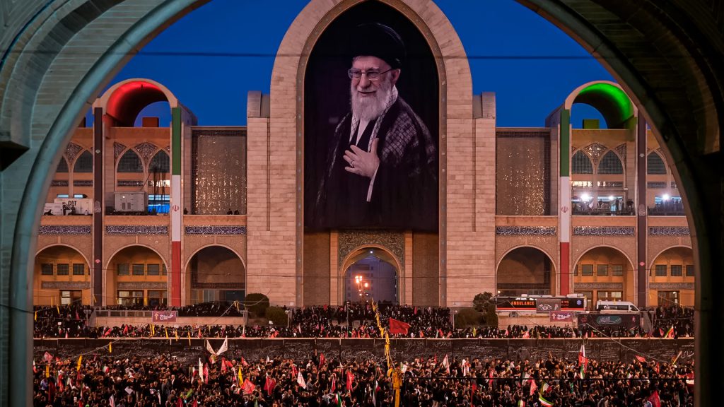 Funeral del líder Alí Jameneí simboliza solidaridad histórica entre Irak e Irán