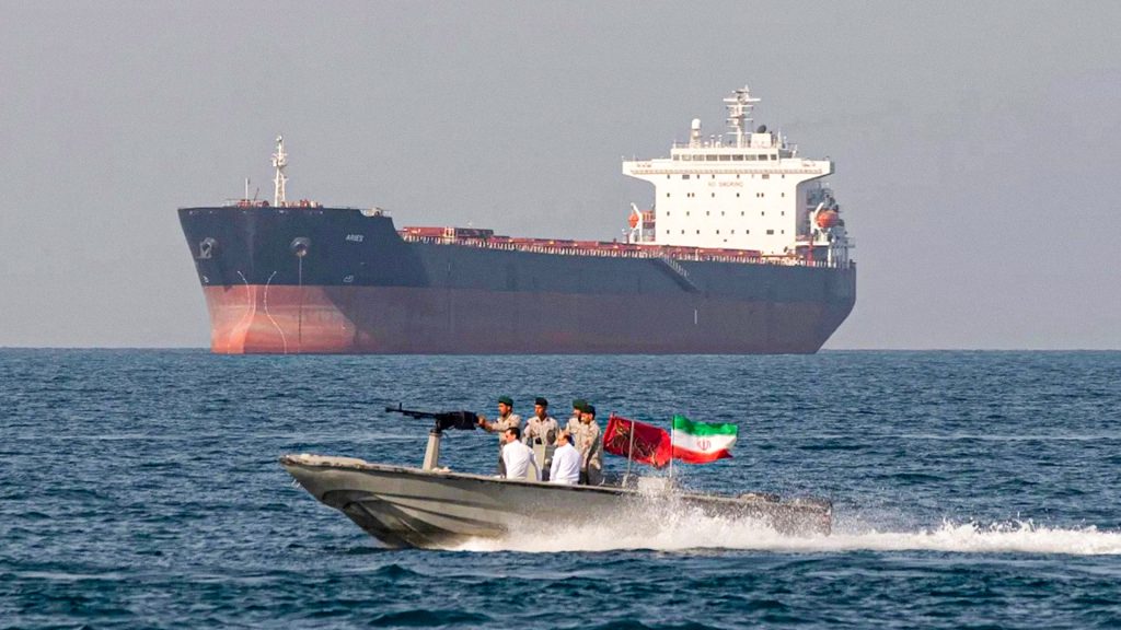 Irán reforzó el control sobre el estrecho de Ormuz y restringió la navegación ante las intervenciones estadounidenses en la región