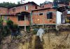 Megadeslizamiento amenaza vía clave de Colombia El colapso del terreno pone en riesgo viviendas, rutas escolares y el principal corredor logístico del país.