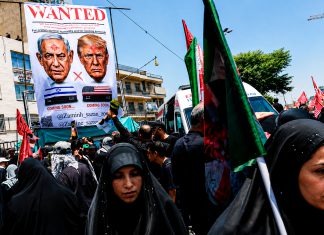 Miles despiden a Alí Jameneí entre consignas contra Trump y Netanyahu Imágenes difundidas por la televisión estatal mostraron una multitud que se extendía por kilómetros desde la plaza Azadi