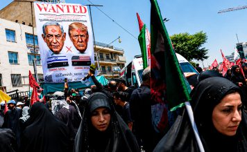 Miles despiden a Alí Jameneí entre consignas contra Trump y Netanyahu Imágenes difundidas por la televisión estatal mostraron una multitud que se extendía por kilómetros desde la plaza Azadi