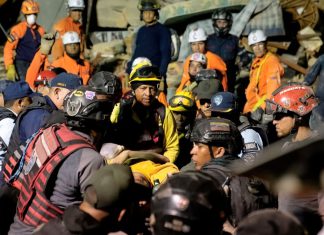 Rescatan a superviviente venezolano tras permanecer más de siete días bajo los escombros El superviviente permaneció 114 horas bajo los escombros hasta ser rescatado