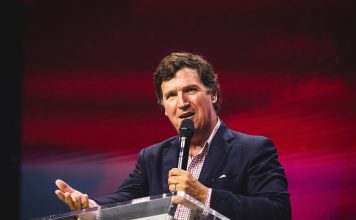 Tucker Carlson cuestiona finanzas secretas de la CIA CIA, bajo la lupa por su dinero secreto