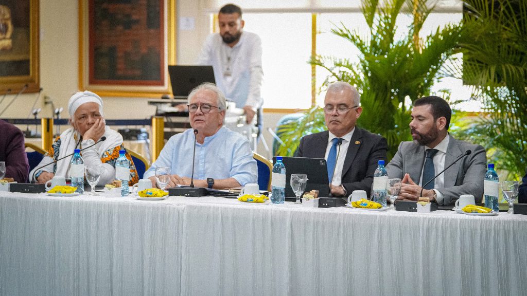 Propuesta de reforma constitucional plantea estabilidad institucional para avanzar en la lucha contra la pobreza