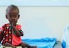 1,9 millones de niños podrían sufrir desnutrición en Somalia Niña en centro de salud ante crisis de desnutrición infantil en Somalia