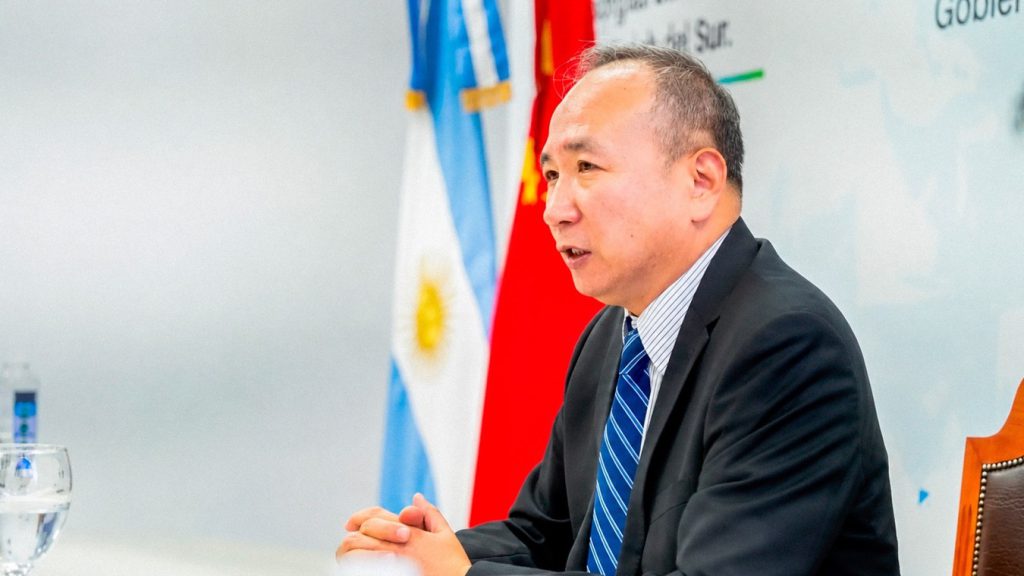 Pekín denuncia que Washington busca impedir la colaboración entre Huawei y una empresa argentina