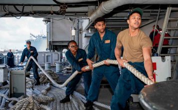 Crisis en el USS Abraham Lincoln por intentos de suicidio Un despliegue excepcionalmente largo aumenta la presión