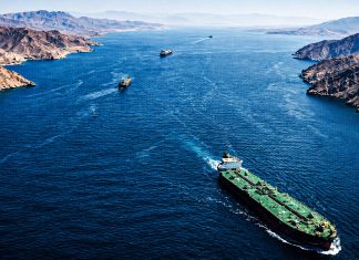 Donald Trump amenaza con bombardear Omán si se interpone en el control de Ormuz El estrecho de Ormuz, una de las rutas energéticas más estratégicas del mundo, es el epicentro de la tensión entre Washington y Teherán.