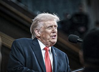 Donald Trump endurece la guerra comercial con Canadá Donald Trump aumenta la presión sobre Canadá con aranceles del 50% a partir de 2027