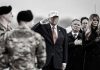 Guerra con Irán expone el miedo y desgaste en hogares militares de Estados Unidos Donald Trump en homenaje a soldados caídos durante conflicto con Irán