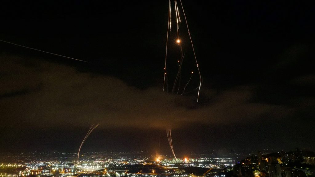 Israel estudia una posible operación independiente contra Irán pese a la capacidad de respuesta demostrada por Teherán