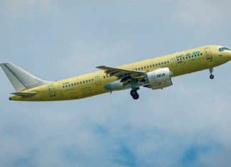 Rusia acelera su revolución aeronáutica al estrenar su avión MS-21 La aeronave realizó su vuelo inaugural desde la planta de Irkutsk