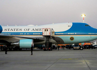 Trump se oculta en contenedor de comida para salir de Turquía por miedo a Irán Donald Trump abandonó Turquía mediante una operación secreta ante temores de un supuesto ataque iraní.