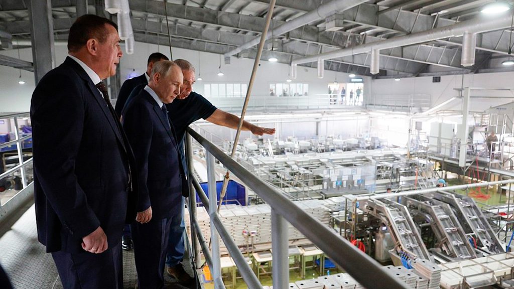 Presidente de Rusia supervisa proyectos de infraestructura y desarrollo social en islas Kuriles